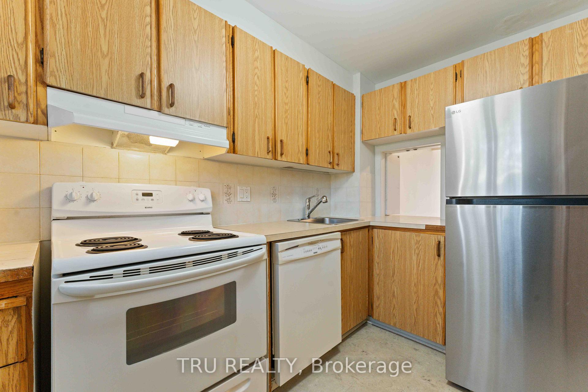 Photo 7 of 6406 Bilberry Drive, Ottawa, Orleans Wood — HOMEH