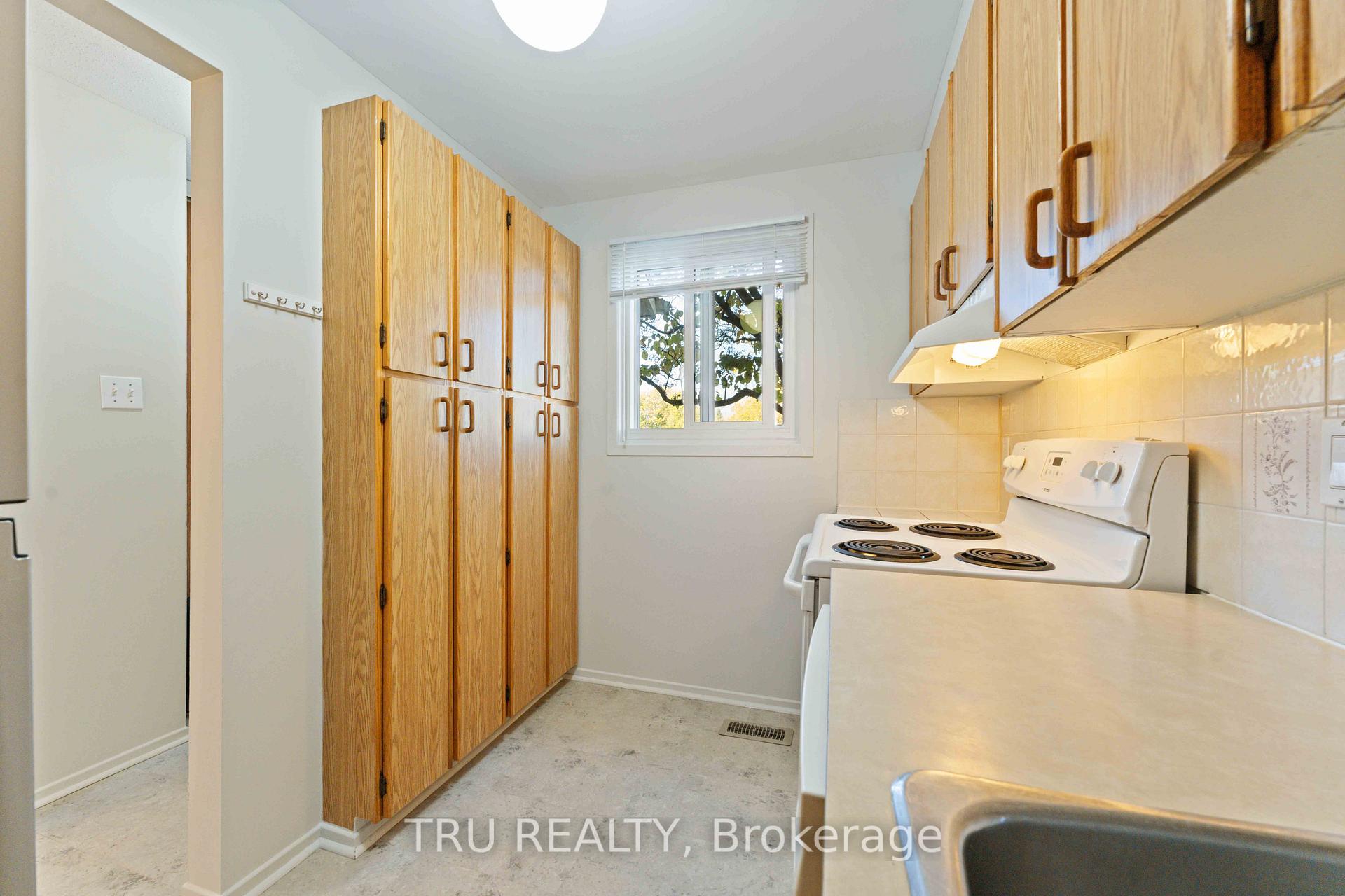 Photo 8 of 6406 Bilberry Drive, Ottawa, Orleans Wood — HOMEH