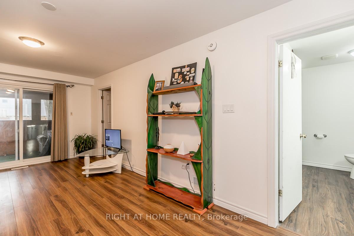 Photo 11 of Unit Lower, 20 Carlton Road, Barrie, Cundles East — HOMEH