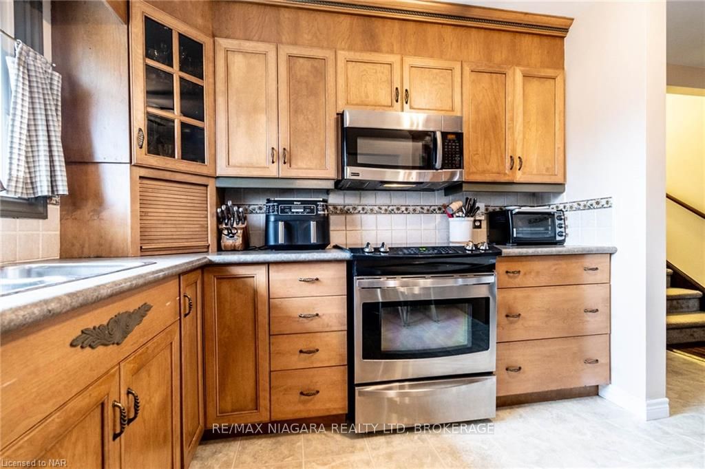 Photo 3 of 79 Glen Park Road, St. Catharines, Vine/Linwell — HOMEH