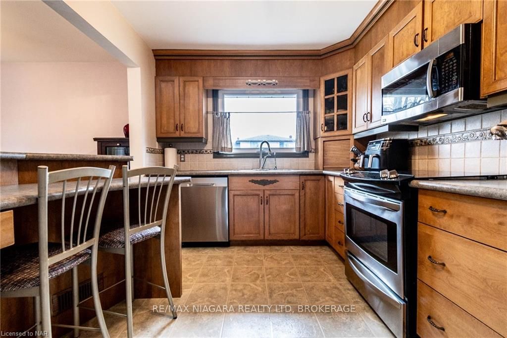 Photo 4 of 79 Glen Park Road, St. Catharines, Vine/Linwell — HOMEH