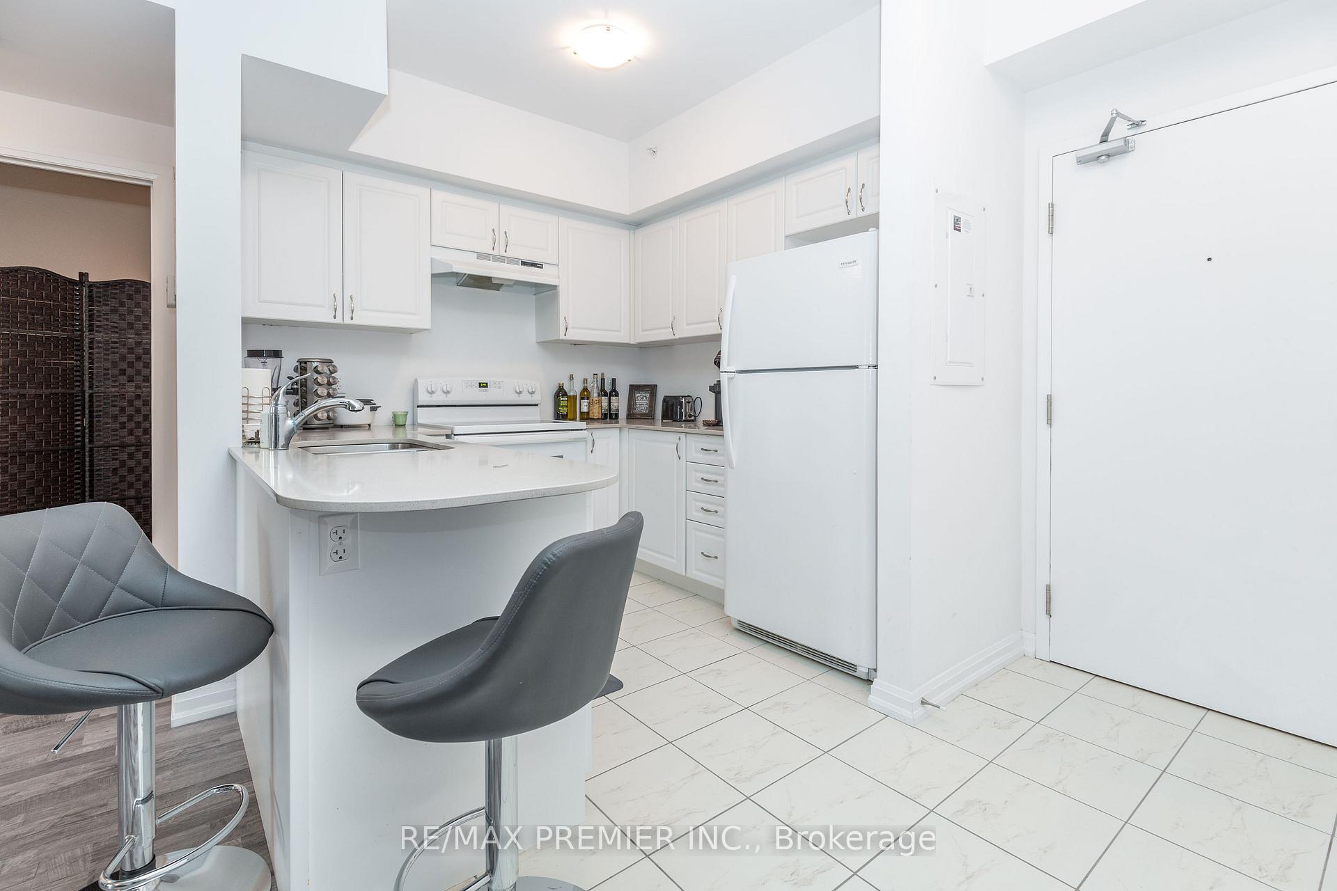Photo 9 of Unit 513, 302 Essa Road, Barrie, 400 West — HOMEH