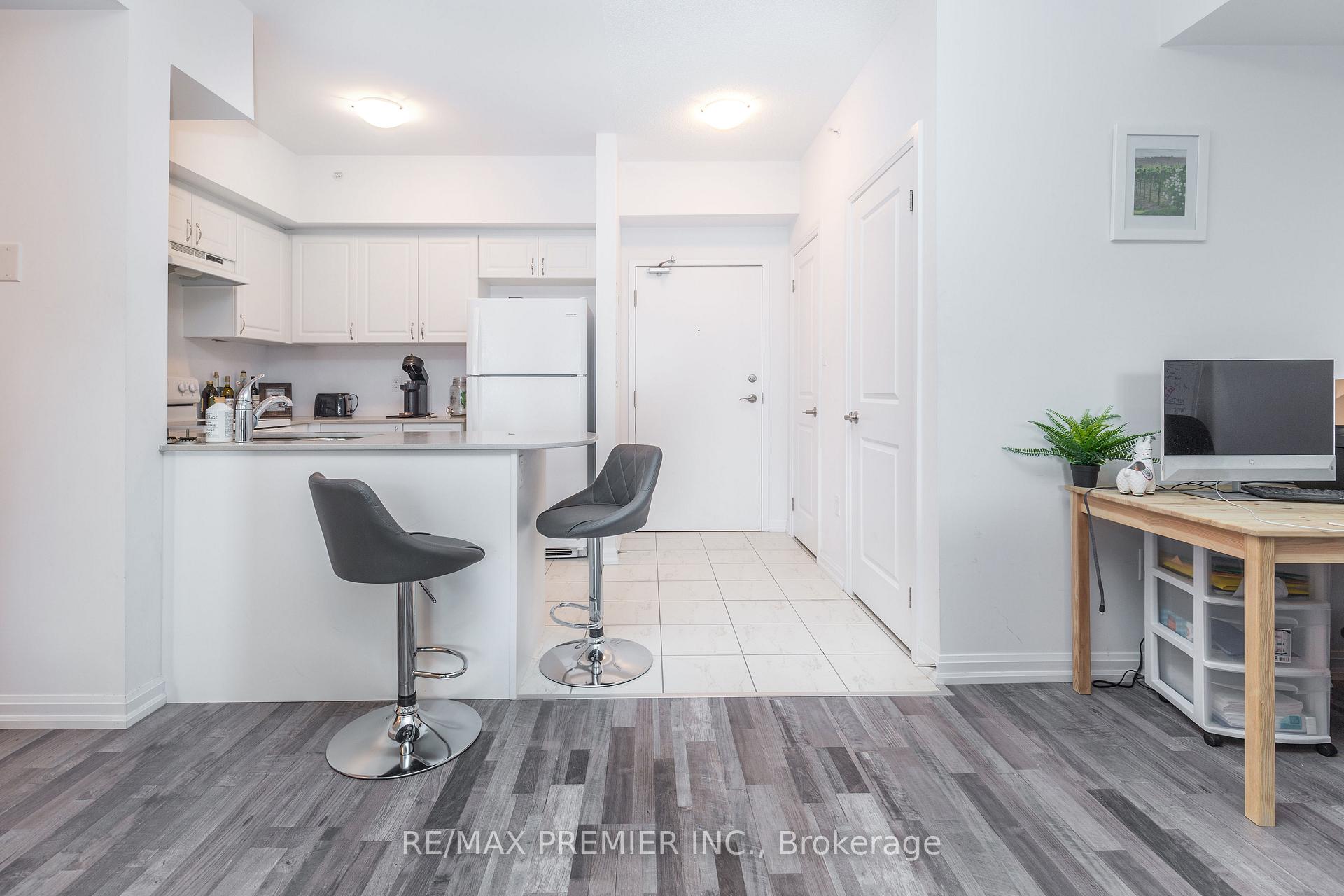 Photo 10 of Unit 513, 302 Essa Road, Barrie, 400 West — HOMEH