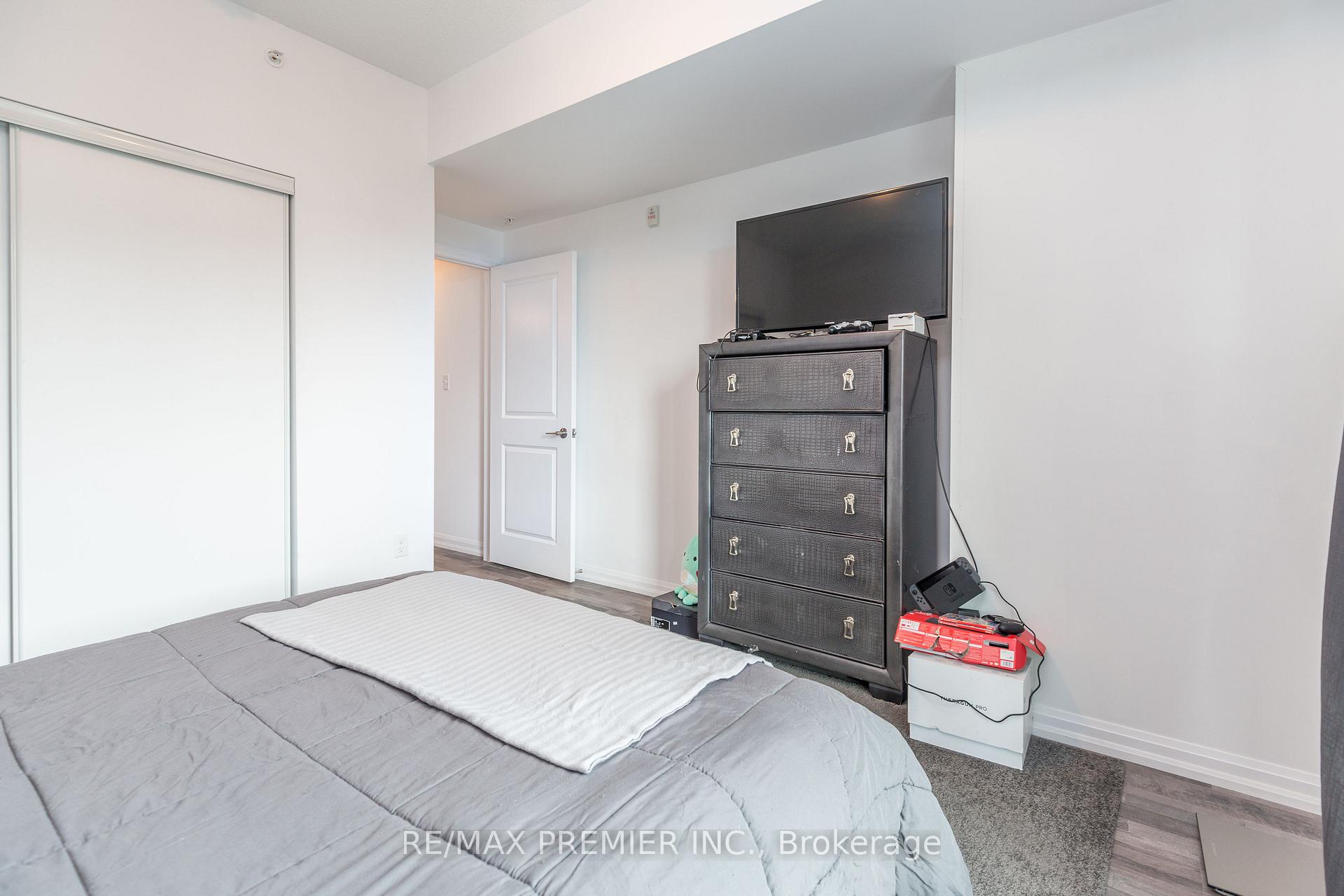 Photo 20 of Unit 513, 302 Essa Road, Barrie, 400 West — HOMEH