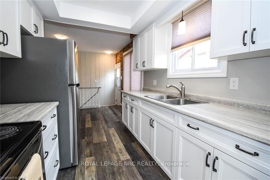 Photo 6 of 7 Dianne Drive, St. Catharines, Secord Woods — HOMEH