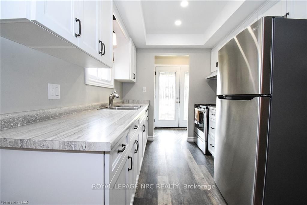 Photo 9 of 7 Dianne Drive, St. Catharines, Secord Woods — HOMEH
