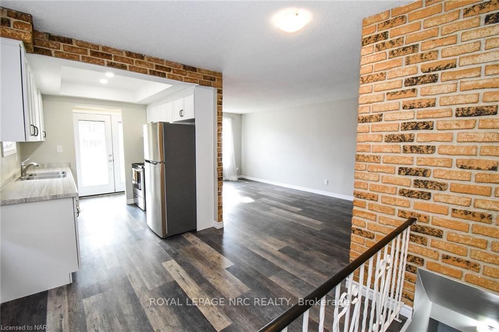 Photo 13 of 7 Dianne Drive, St. Catharines, Secord Woods — HOMEH