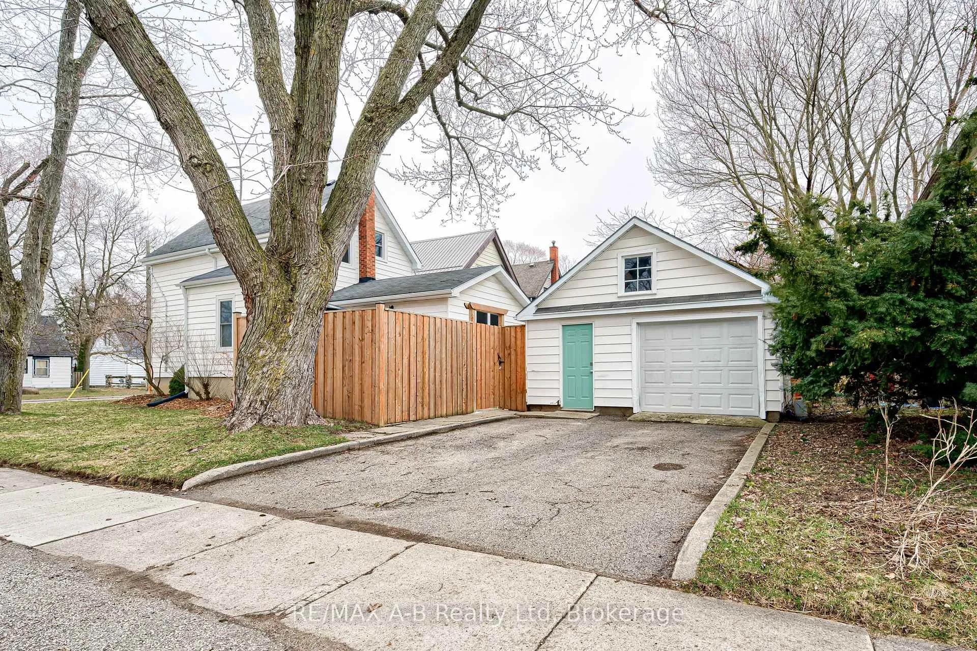 Photo 3 of 25 Ash Street, Stratford — HOMEH