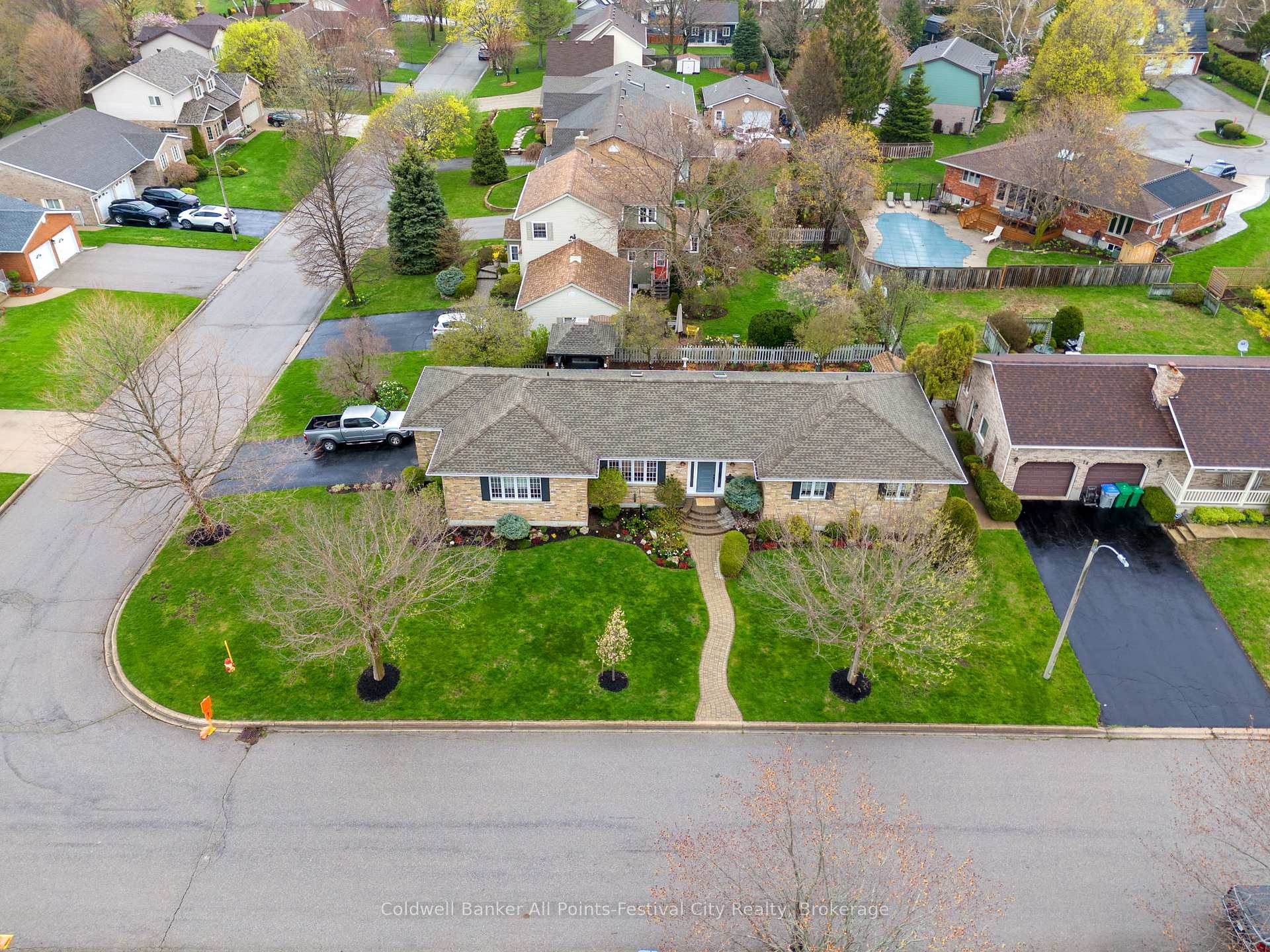Photo 4 of 22 Beilby Street, Goderich, Goderich (Town) — HOMEH