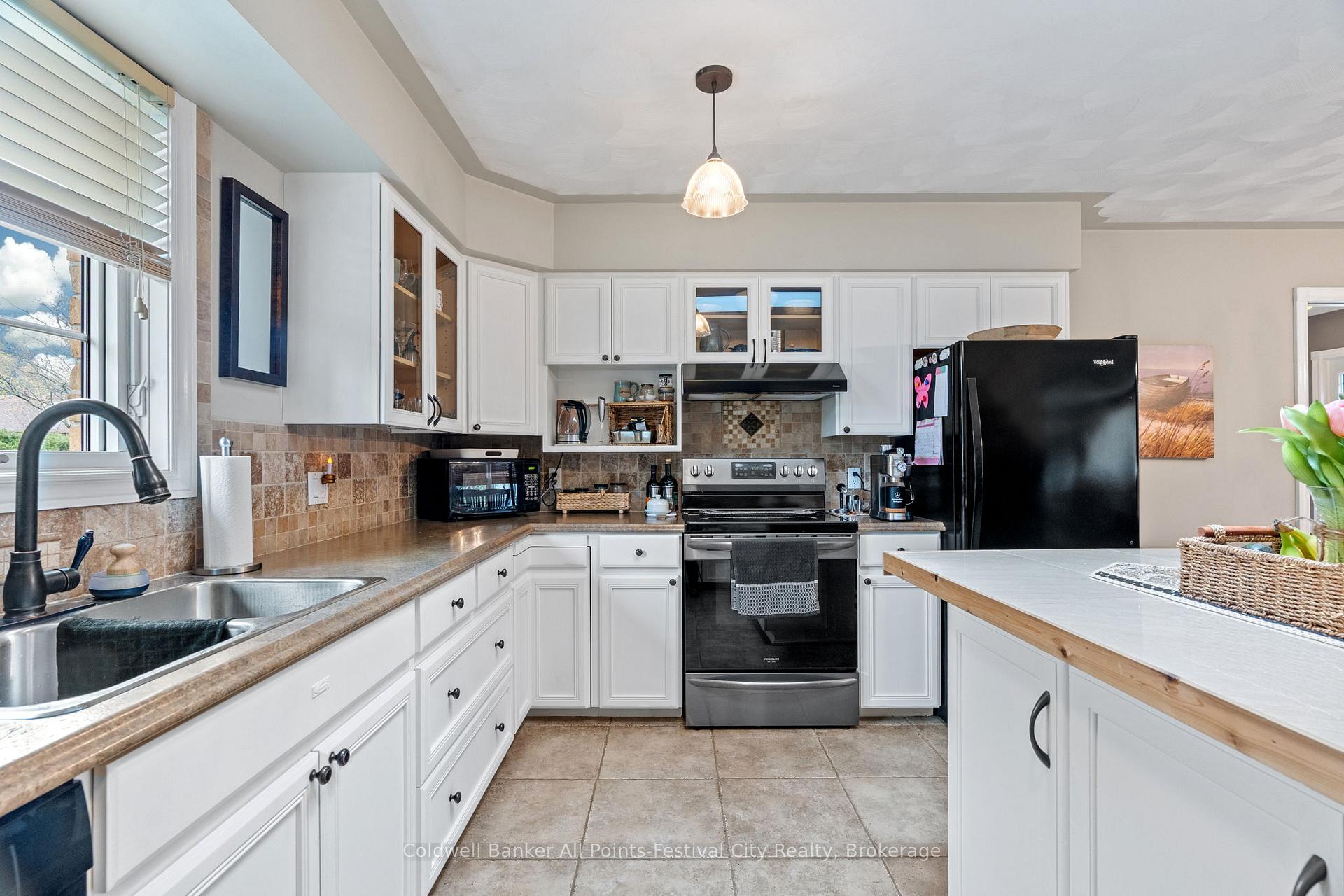 Photo 9 of 22 Beilby Street, Goderich, Goderich (Town) — HOMEH