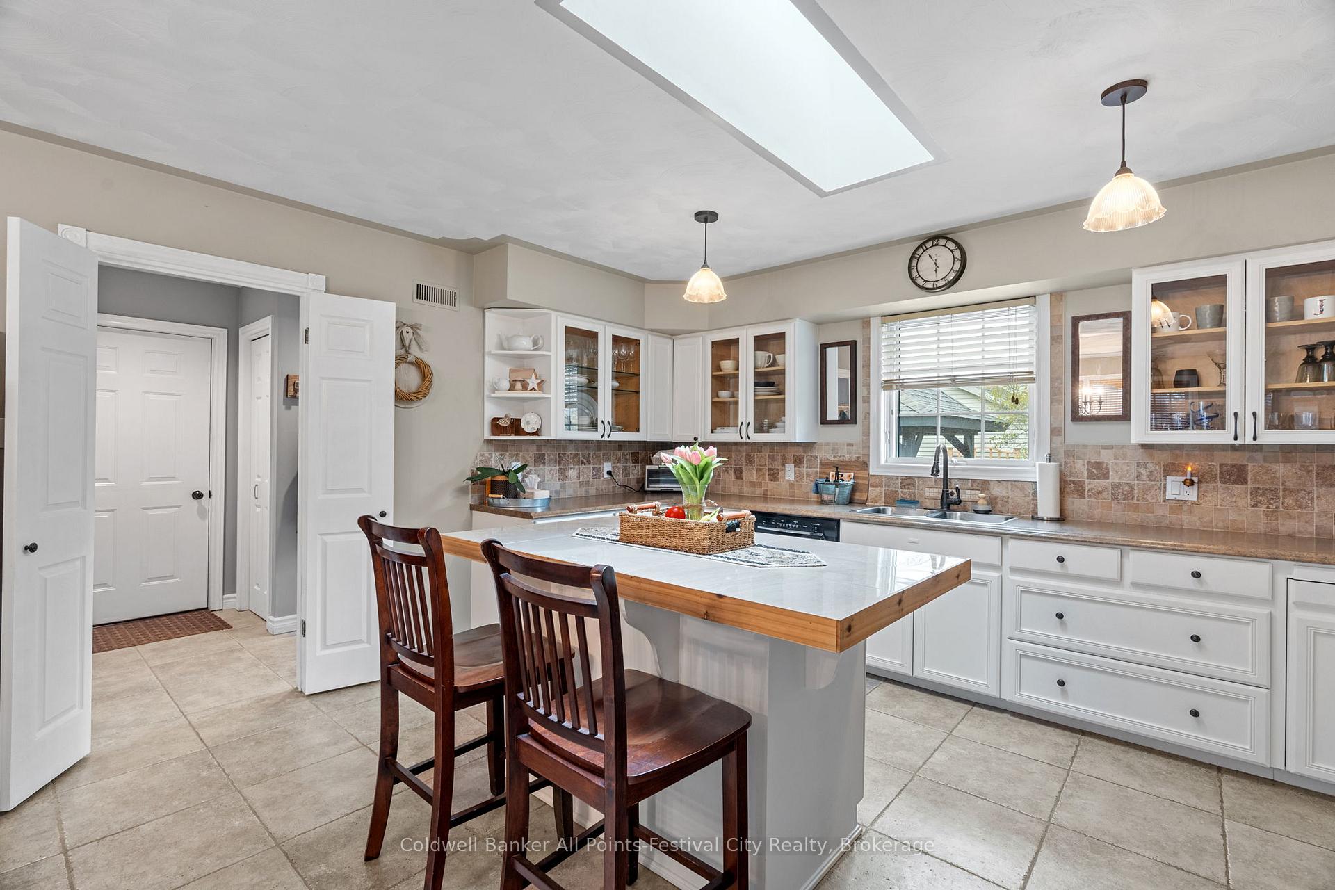 Photo 10 of 22 Beilby Street, Goderich, Goderich (Town) — HOMEH