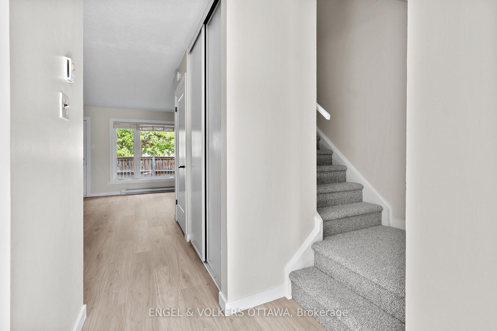 Photo 5 of 1529 Meadowbrook Road, Ottawa, Pineview — HOMEH