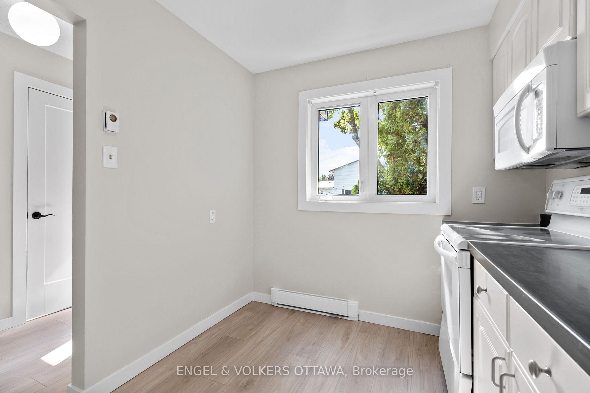 Photo 8 of 1529 Meadowbrook Road, Ottawa, Pineview — HOMEH