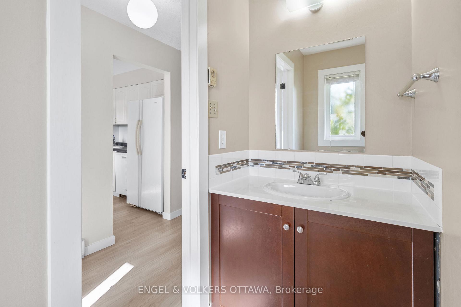Photo 9 of 1529 Meadowbrook Road, Ottawa, Pineview — HOMEH