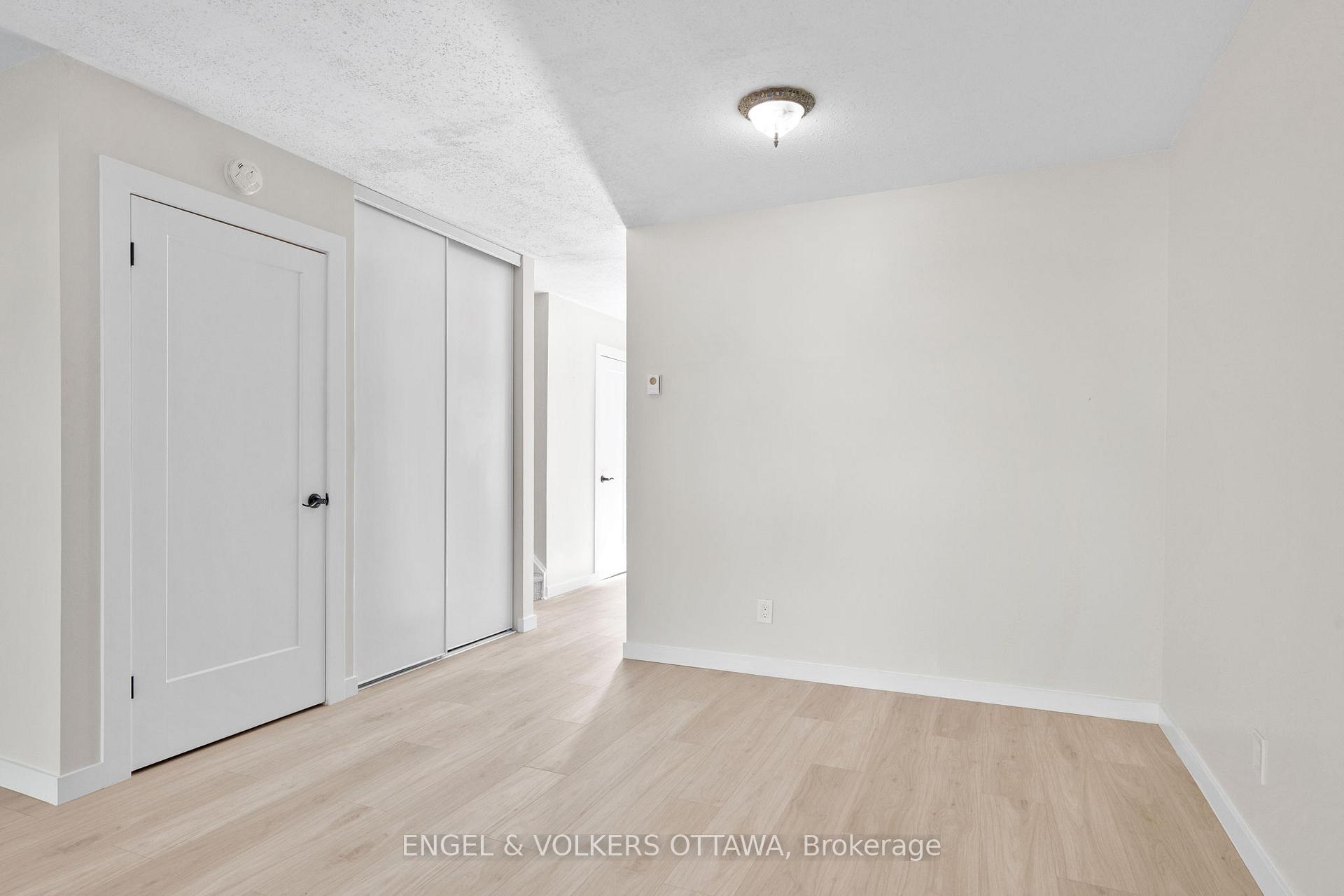 Photo 11 of 1529 Meadowbrook Road, Ottawa, Pineview — HOMEH