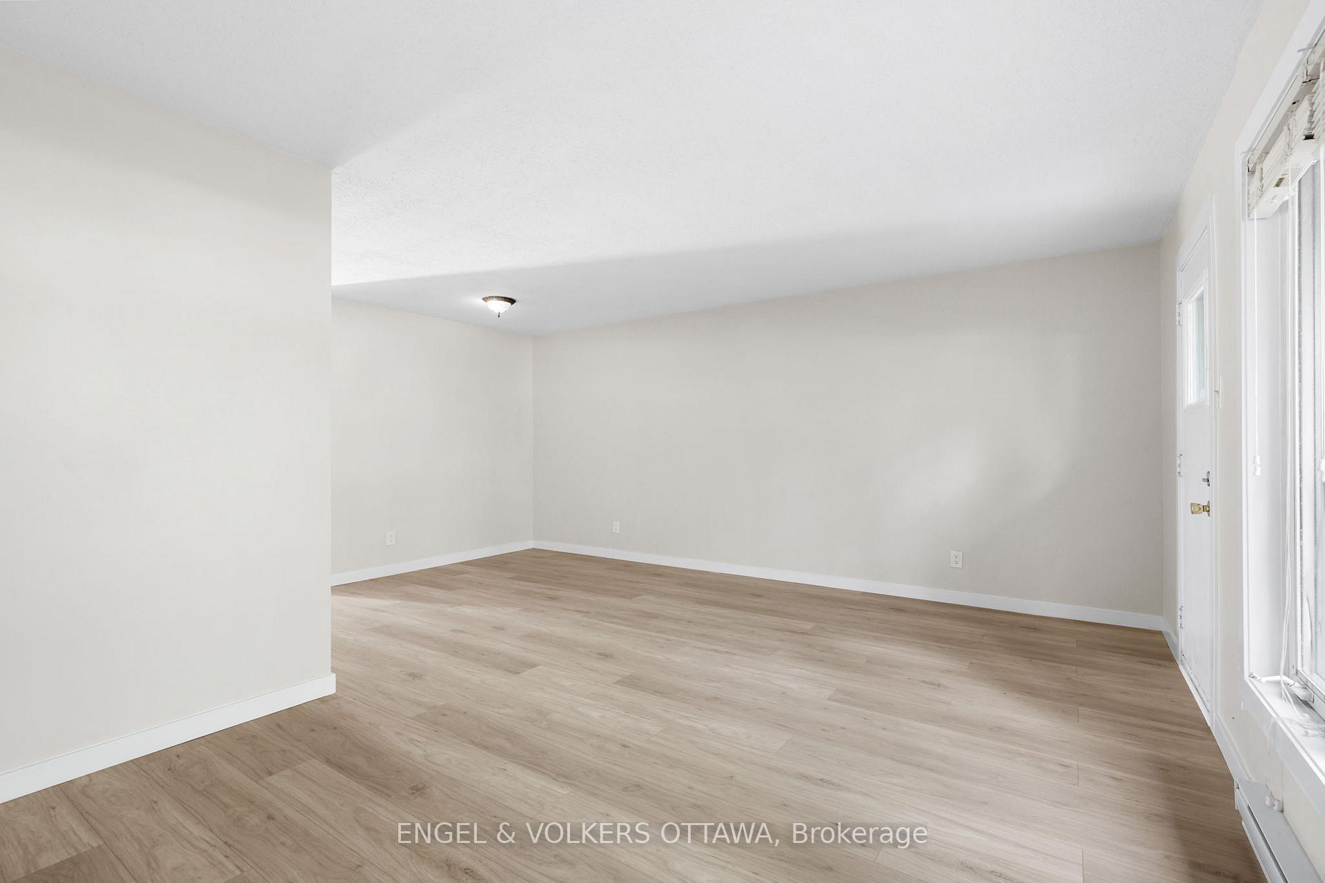 Photo 14 of 1529 Meadowbrook Road, Ottawa, Pineview — HOMEH