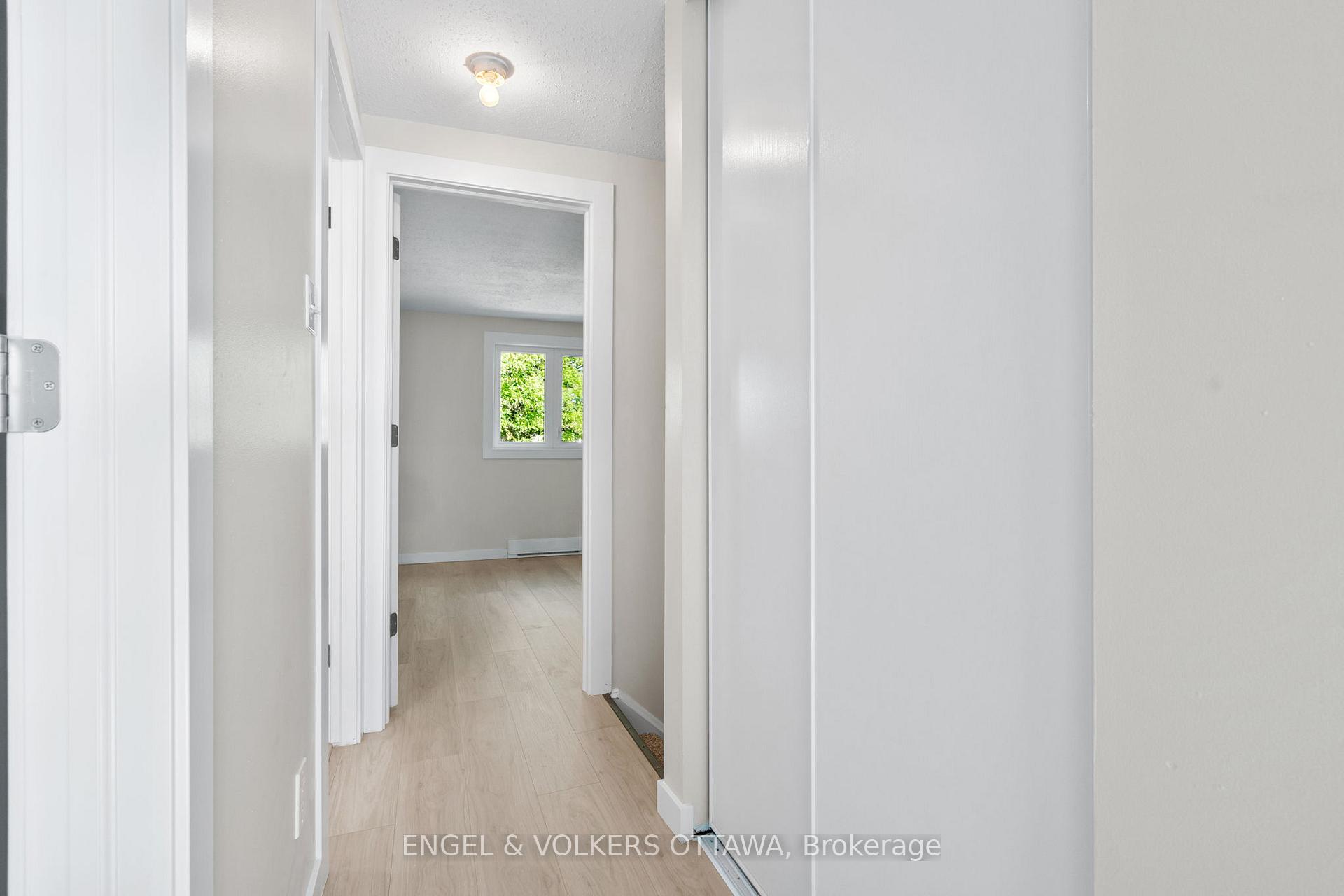 Photo 15 of 1529 Meadowbrook Road, Ottawa, Pineview — HOMEH