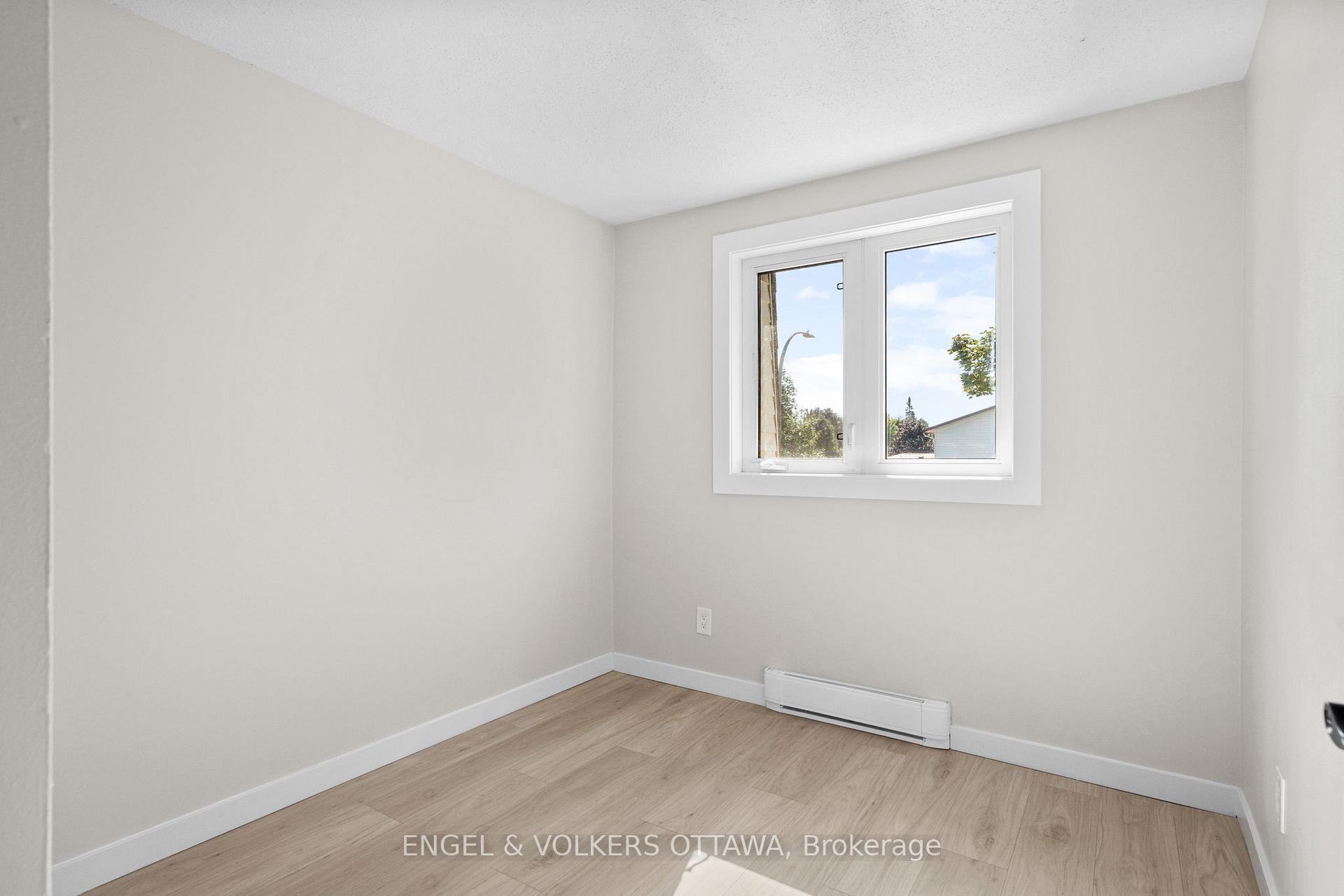Photo 21 of 1529 Meadowbrook Road, Ottawa, Pineview — HOMEH