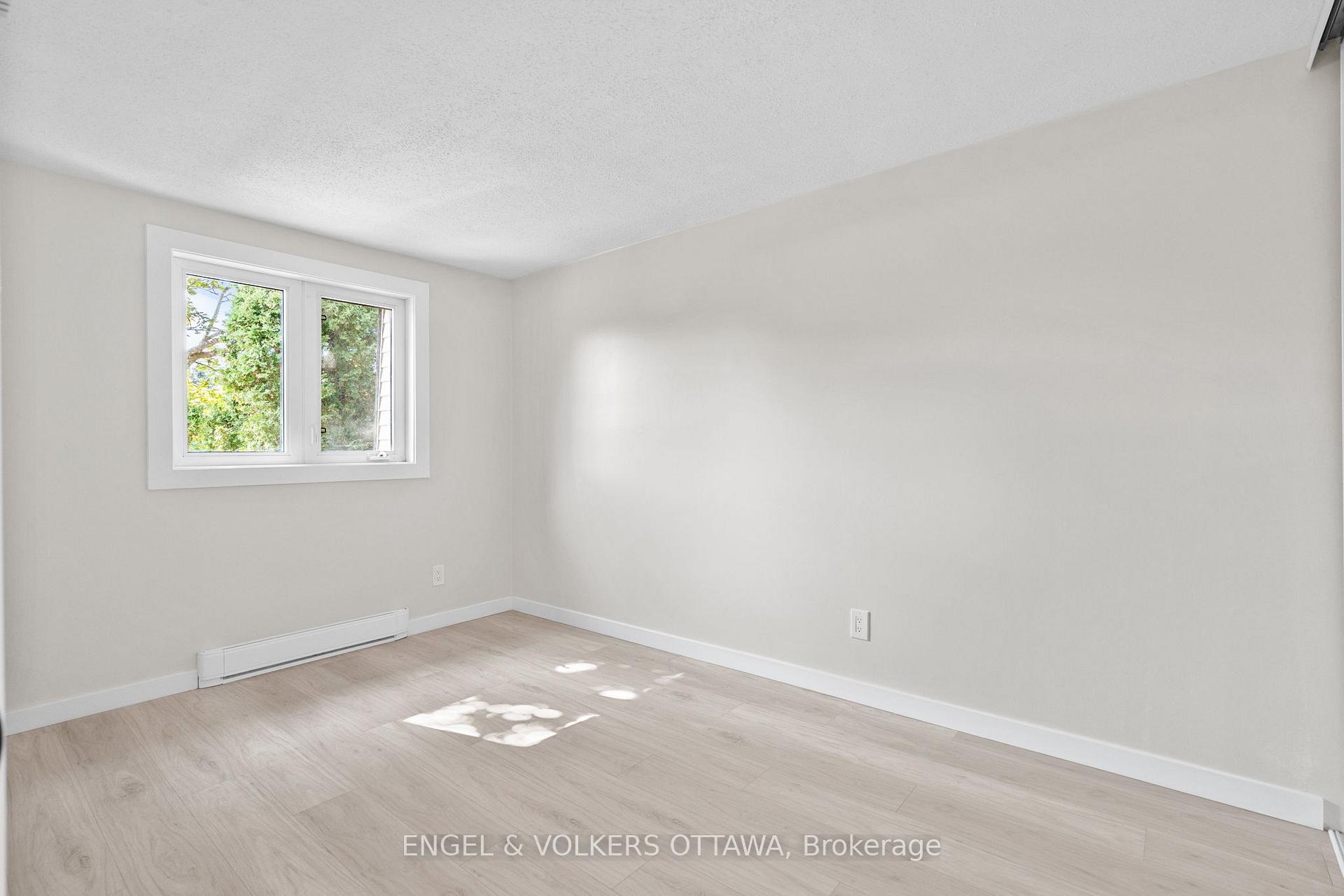 Photo 23 of 1529 Meadowbrook Road, Ottawa, Pineview — HOMEH