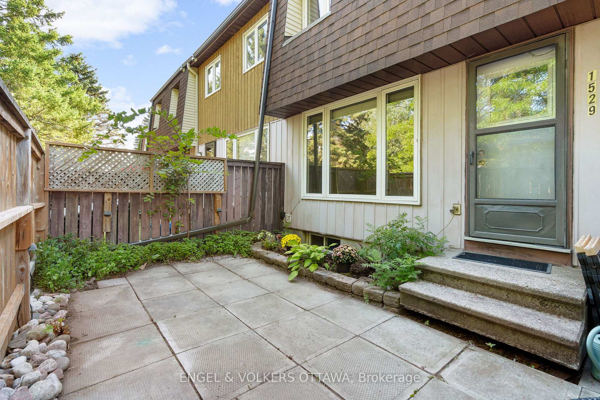 Photo 31 of 1529 Meadowbrook Road, Ottawa, Pineview — HOMEH