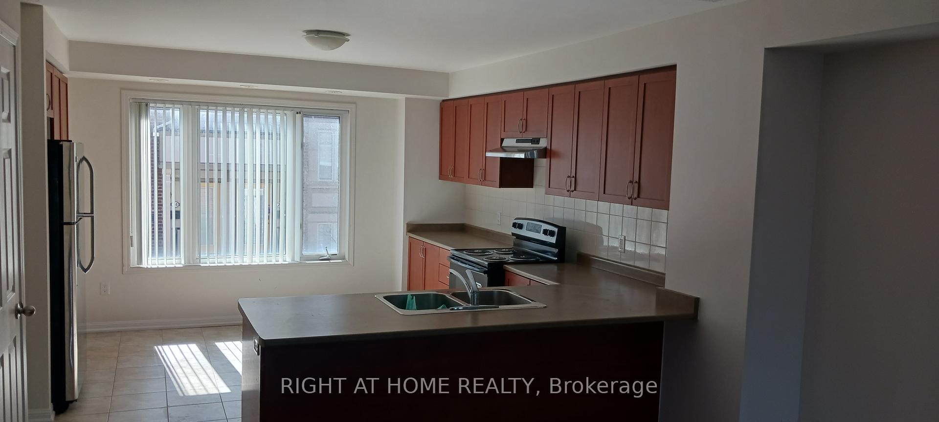 Photo 16 of 67 Burton Howard Drive N, Aurora, Bayview Northeast — HOMEH