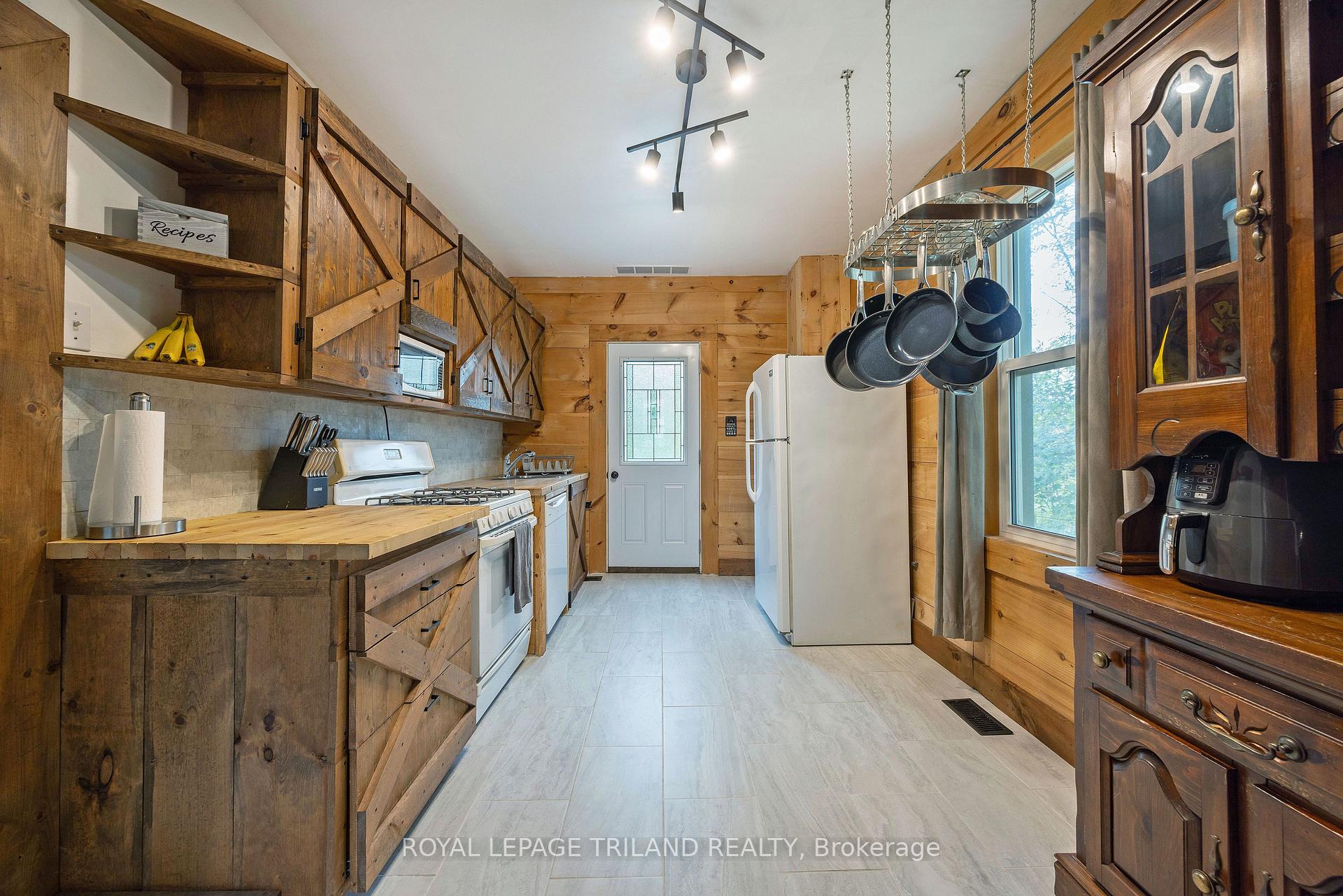 Photo 10 of 15 Cora Street, St. Thomas — HOMEH