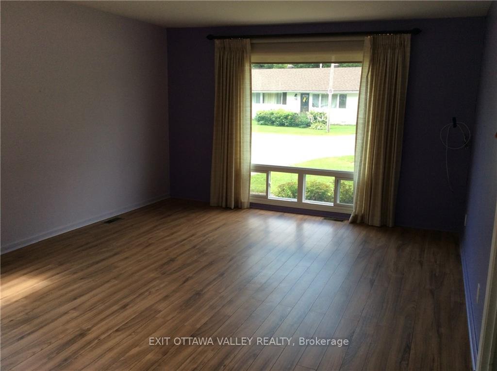 Photo 16 of 55 Beach Avenue, Deep River — HOMEH