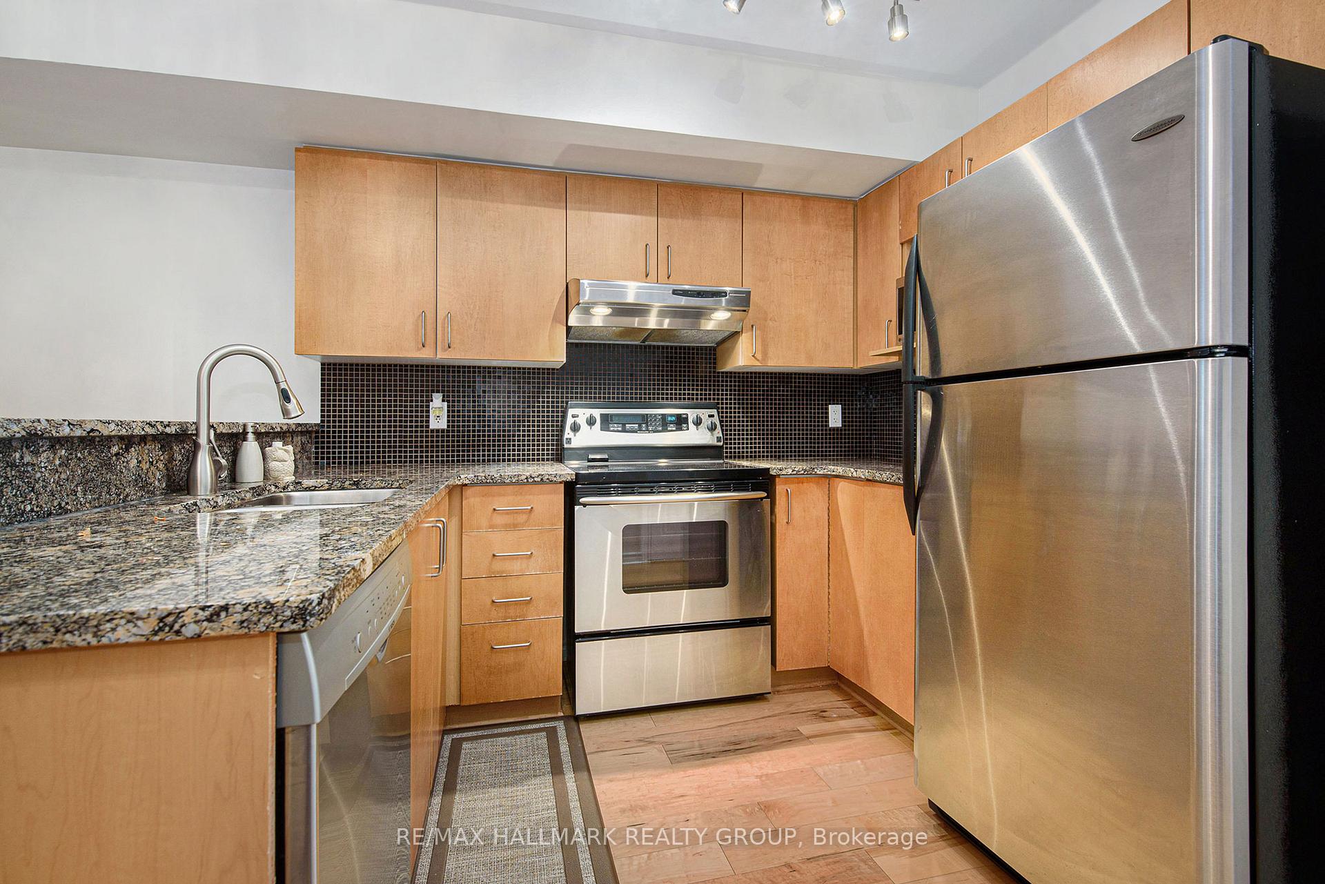 Photo 13 of 2814 Baseline Road, Ottawa, Leslie Park — HOMEH