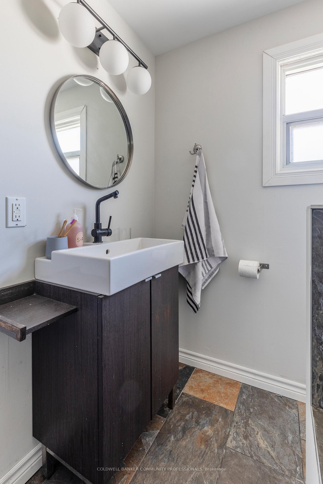 Photo 75 of 195 Rosslyn Avenue N, Hamilton, Crown Point — HOMEH