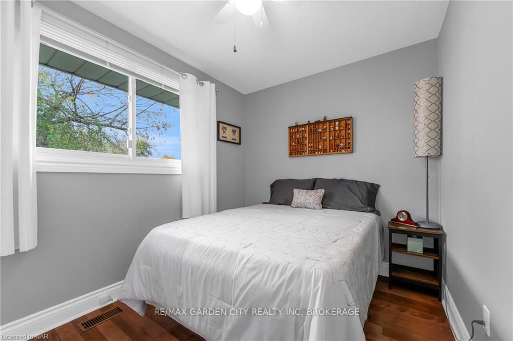 Photo 14 of 22 Highcourt Crescent, St. Catharines, Vine/Linwell — HOMEH