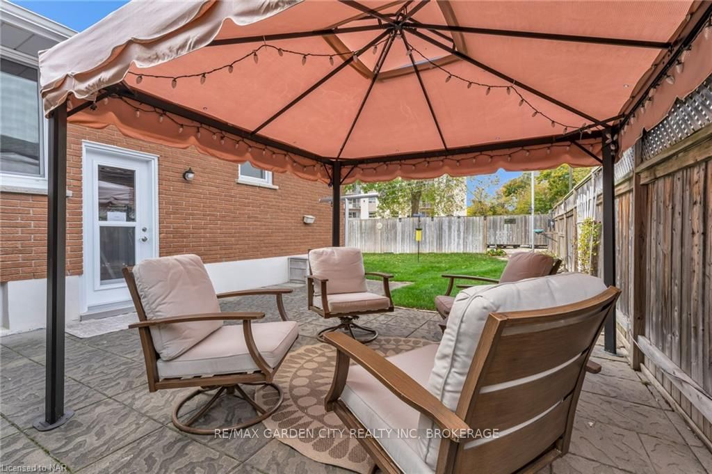 Photo 25 of 22 Highcourt Crescent, St. Catharines, Vine/Linwell — HOMEH