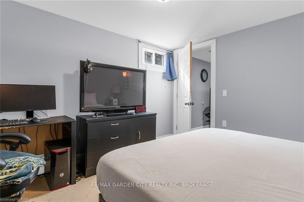 Photo 21 of 22 Highcourt Crescent, St. Catharines, Vine/Linwell — HOMEH