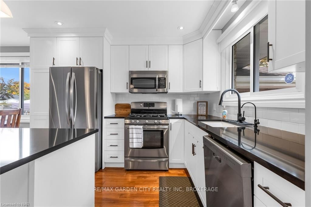 Photo 7 of 22 Highcourt Crescent, St. Catharines, Vine/Linwell — HOMEH