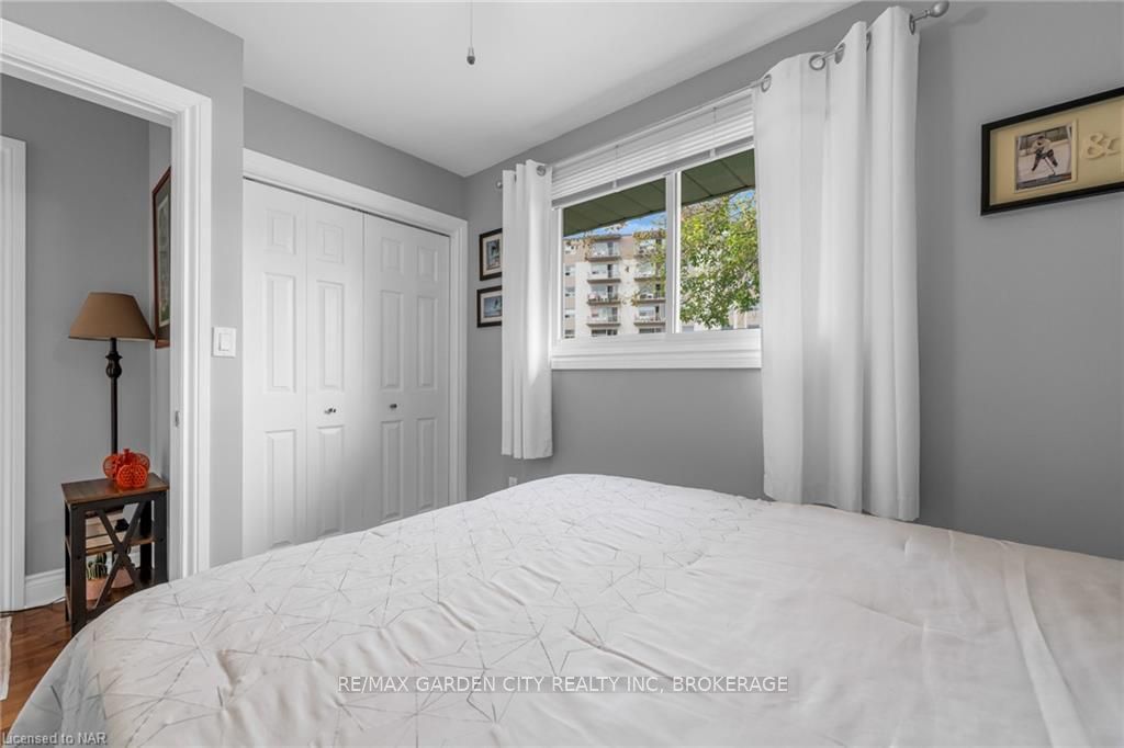 Photo 15 of 22 Highcourt Crescent, St. Catharines, Vine/Linwell — HOMEH