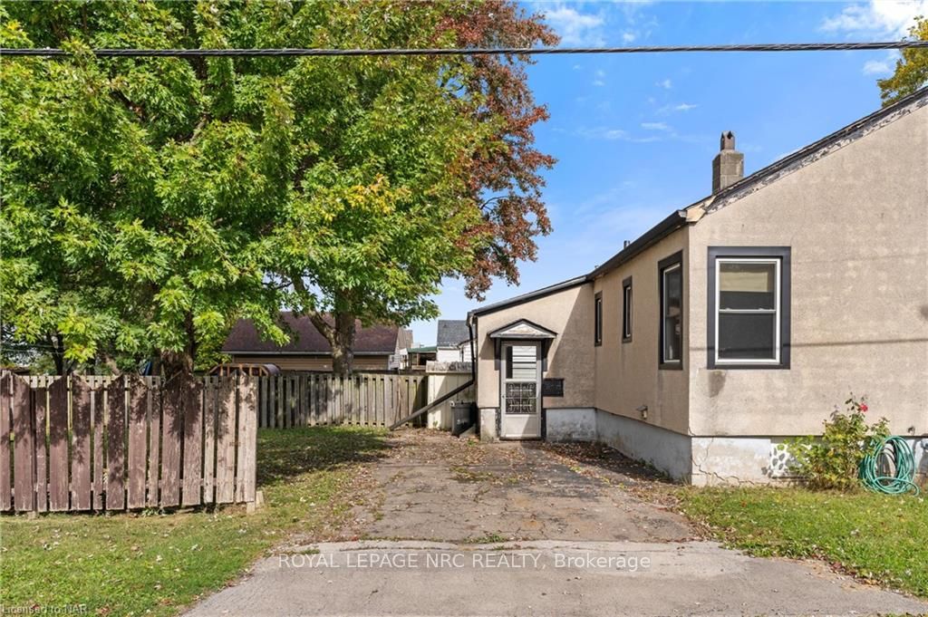 Photo 5 of 11 1/2 Willow Street, St. Catharines, Burleigh Hill — HOMEH