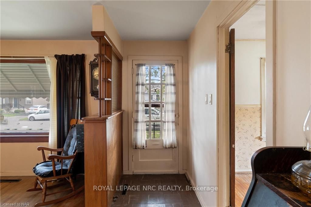 Photo 6 of 11 1/2 Willow Street, St. Catharines, Burleigh Hill — HOMEH