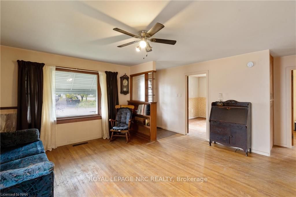 Photo 7 of 11 1/2 Willow Street, St. Catharines, Burleigh Hill — HOMEH