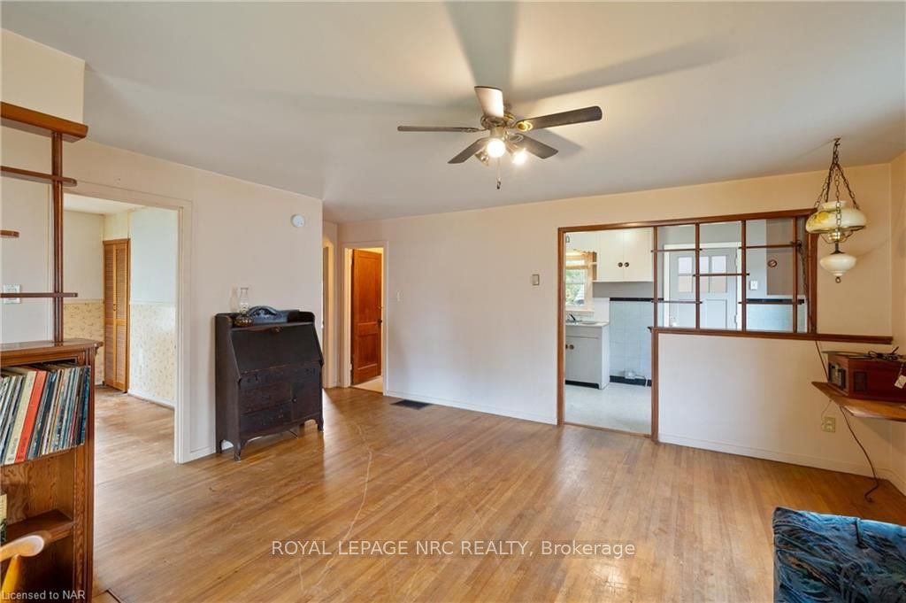 Photo 8 of 11 1/2 Willow Street, St. Catharines, Burleigh Hill — HOMEH