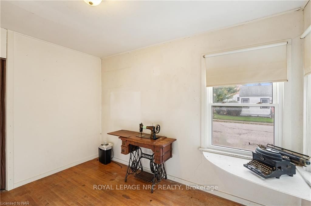 Photo 14 of 11 1/2 Willow Street, St. Catharines, Burleigh Hill — HOMEH