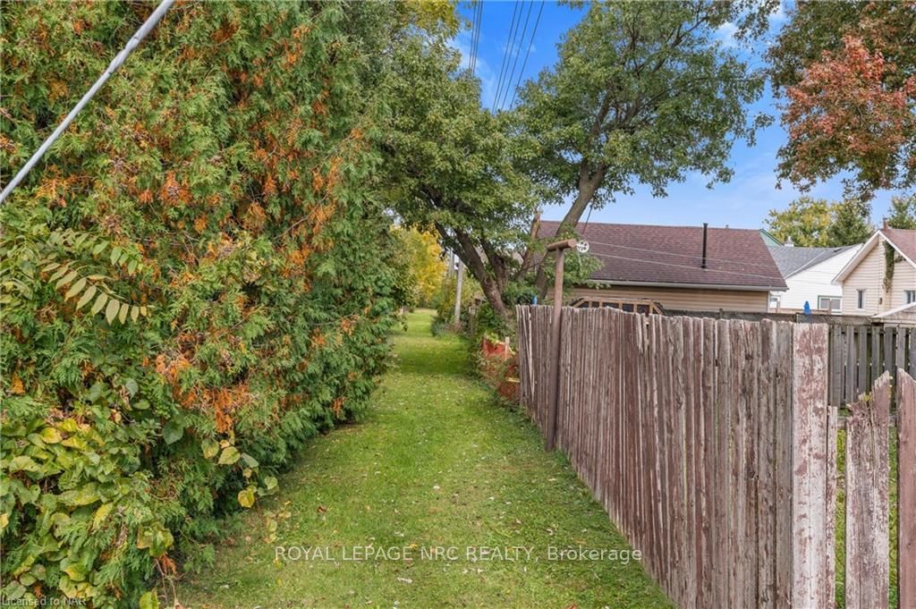 Photo 24 of 11 1/2 Willow Street, St. Catharines, Burleigh Hill — HOMEH