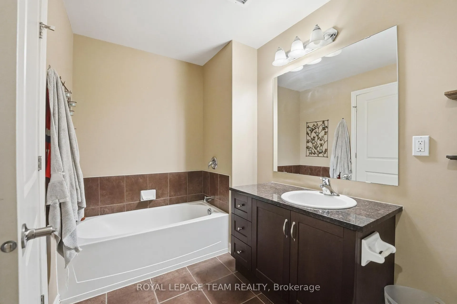 Photo 29 of Unit 5, 10 Prestige Circle, Ottawa, Chatelaine Village — HOMEH