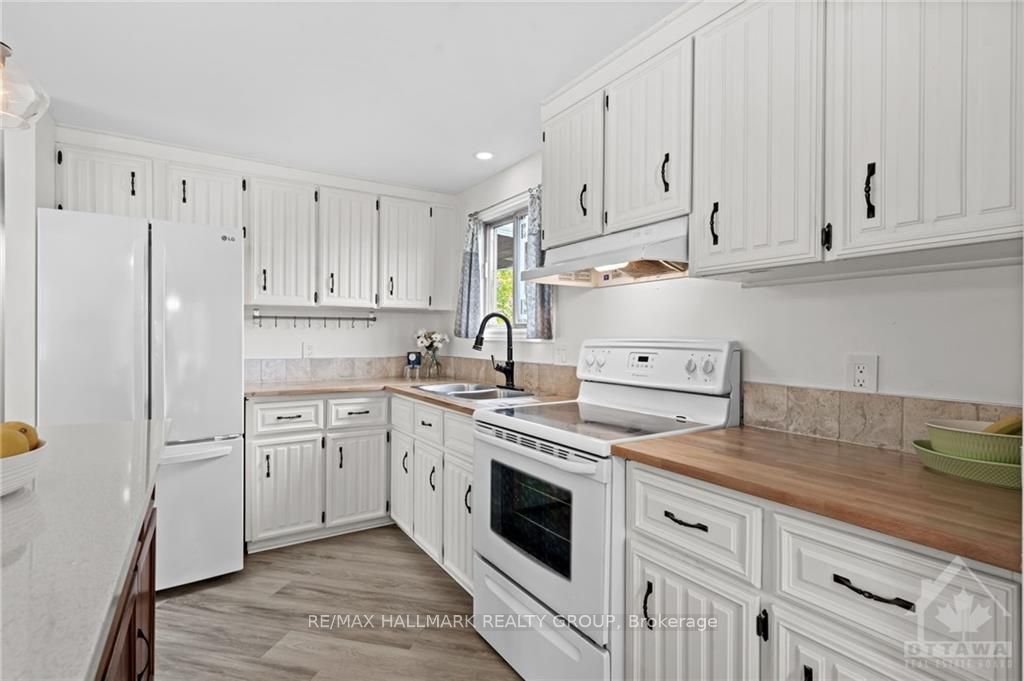 Photo 8 of 27 Fringewood Drive, Ottawa, Fringewood — HOMEH