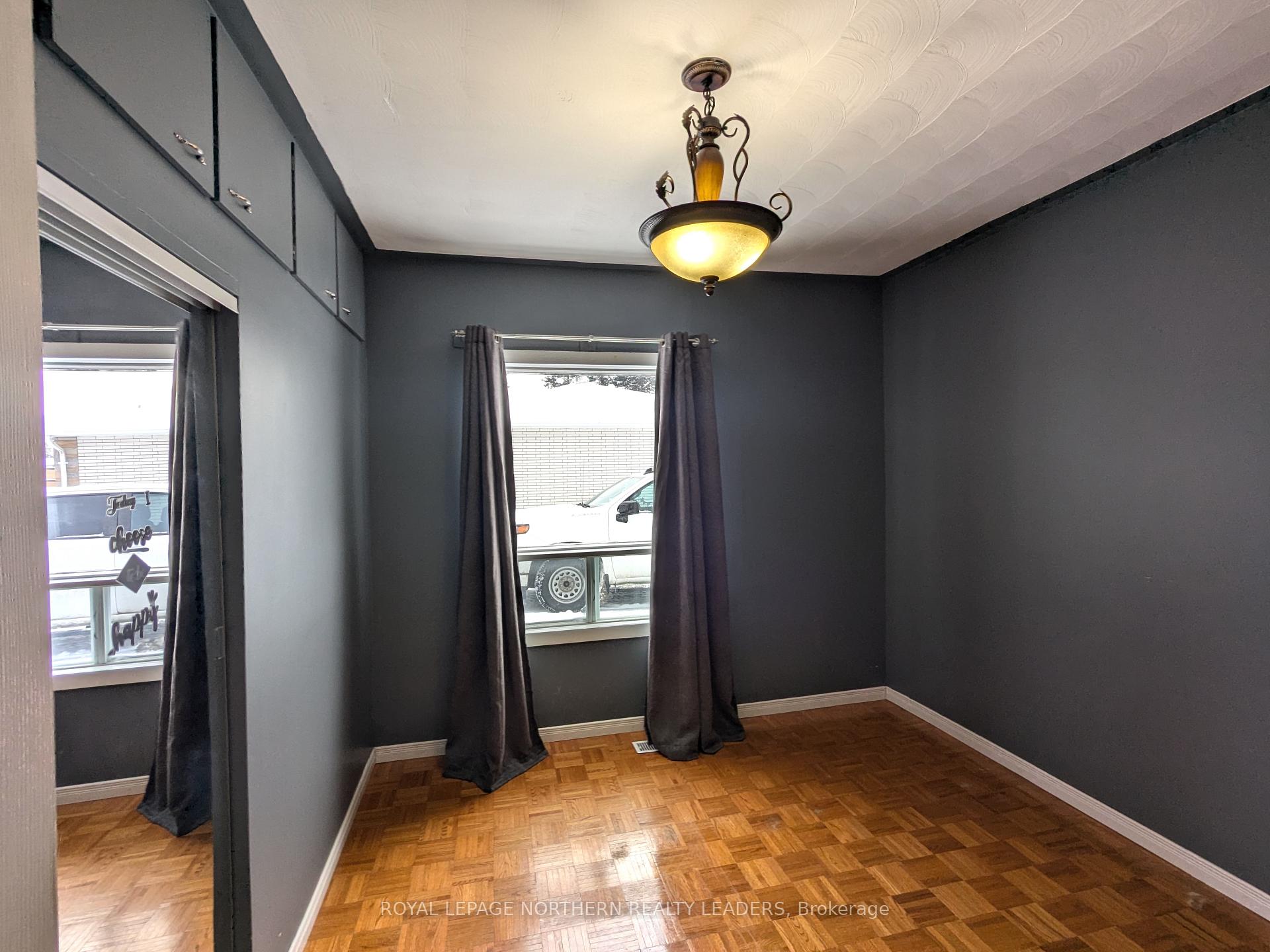 Photo 8 of 404 Eighth Avenue, Cochrane — HOMEH