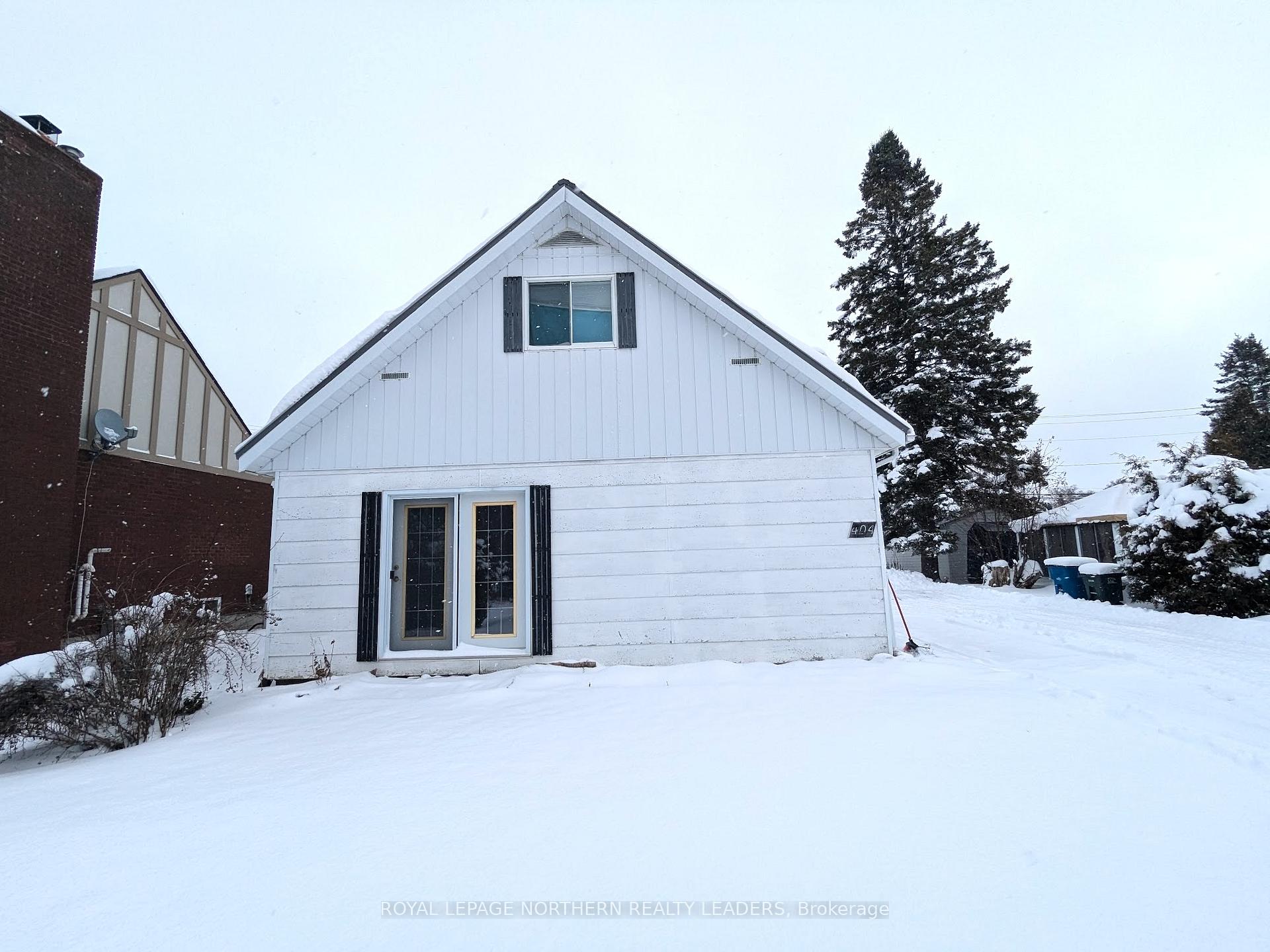 Photo 16 of 404 Eighth Avenue, Cochrane — HOMEH