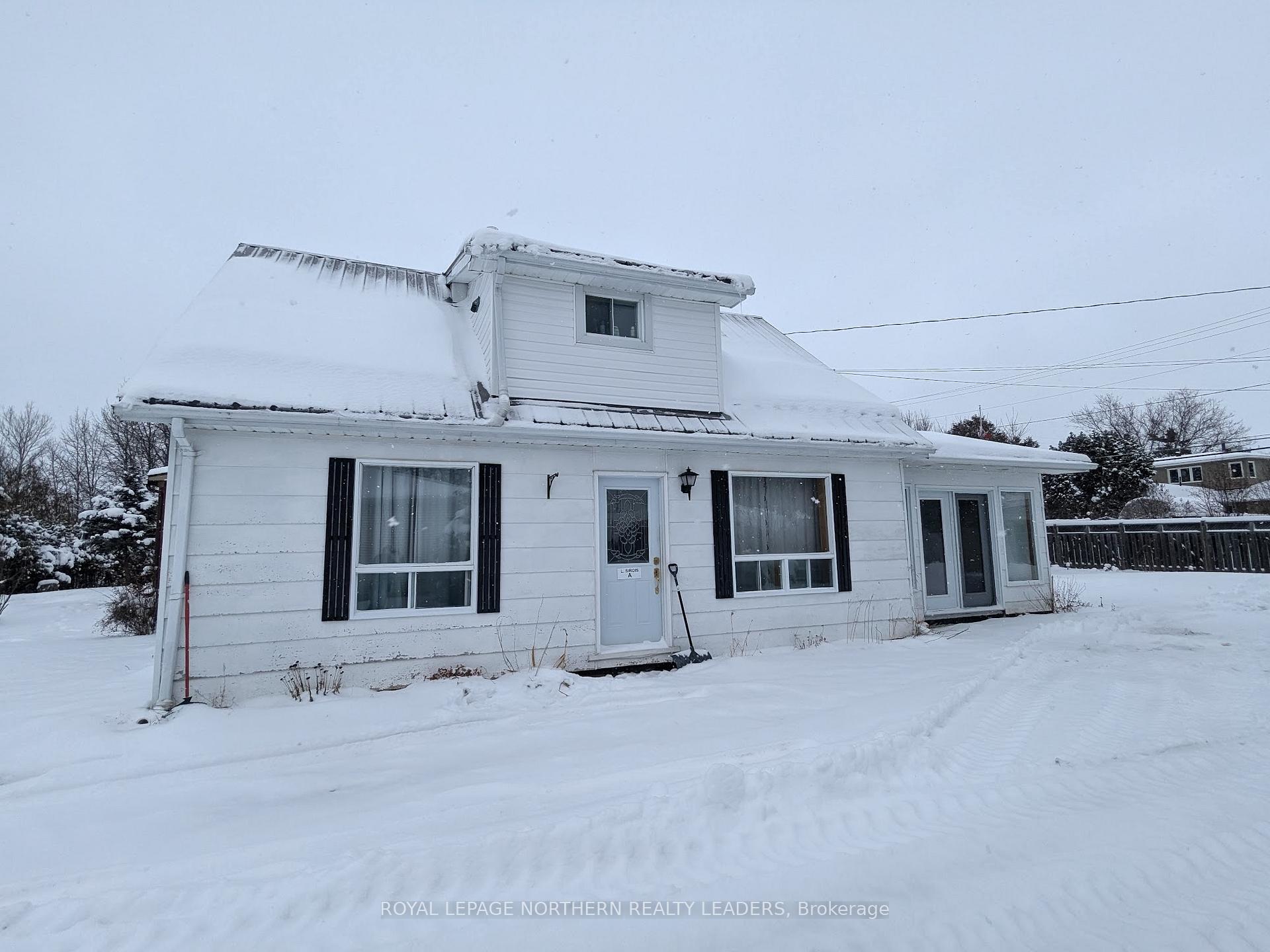 Photo 17 of 404 Eighth Avenue, Cochrane — HOMEH