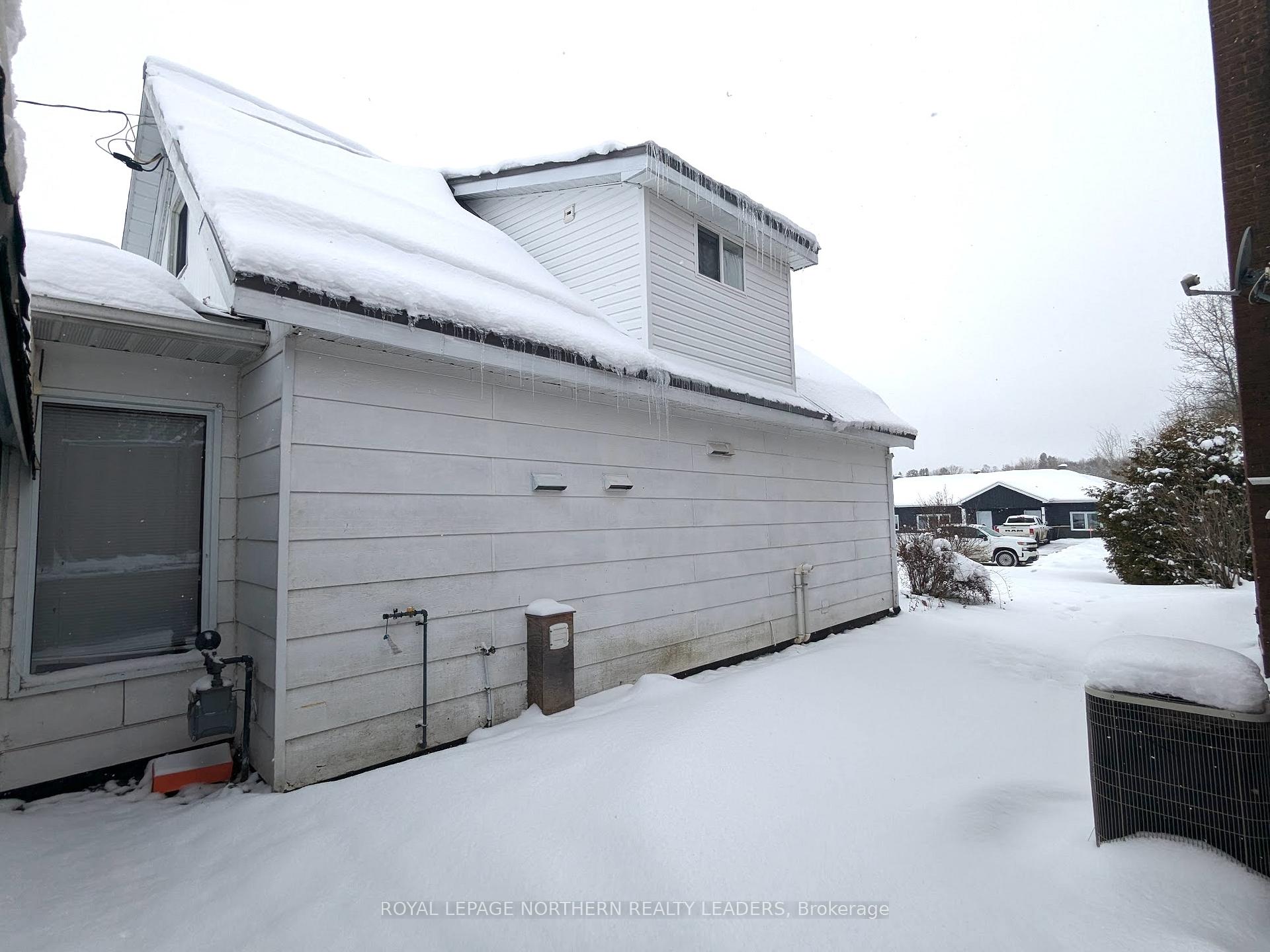 Photo 24 of 404 Eighth Avenue, Cochrane — HOMEH