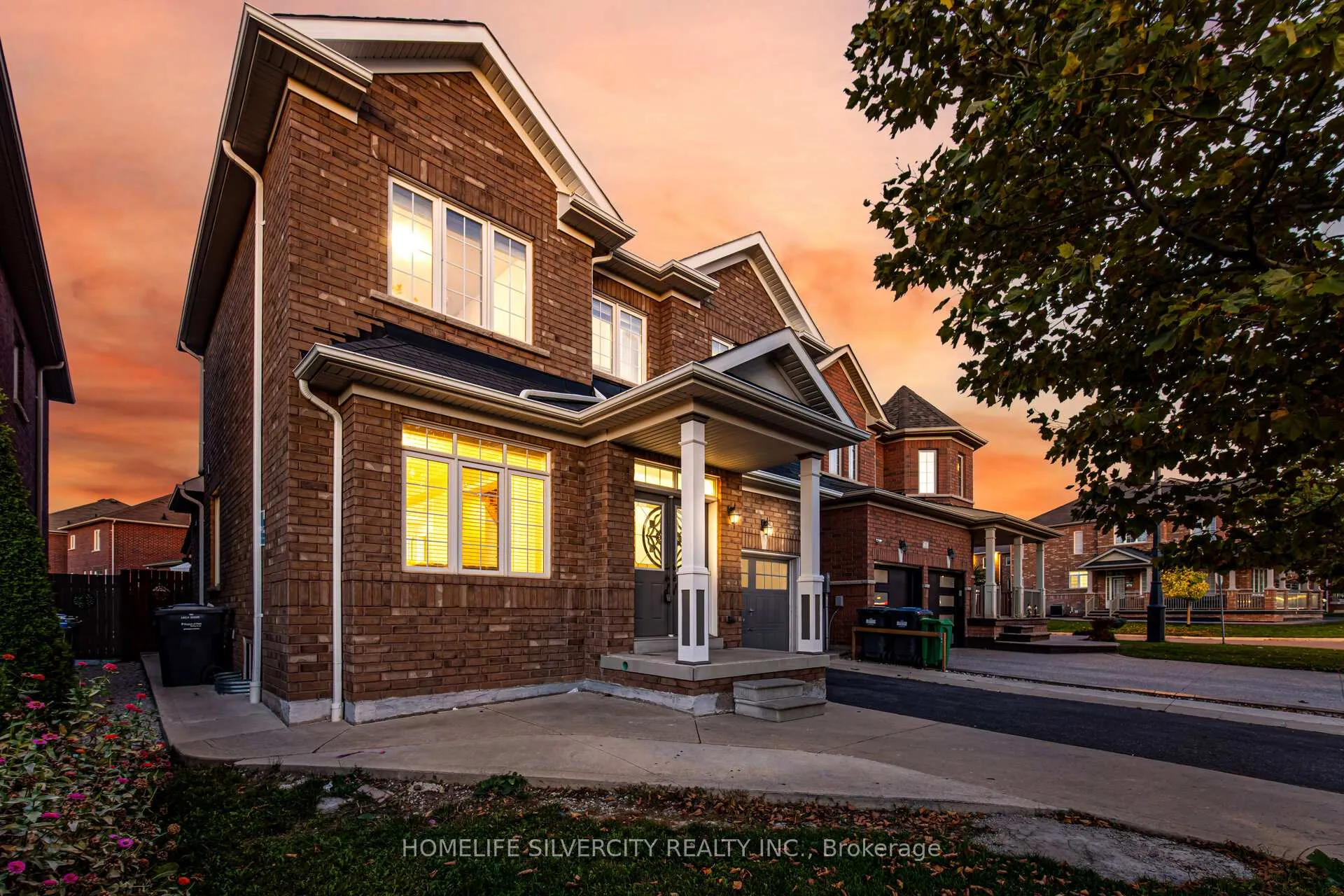 Photo 2 of 105 Aylesbury Drive, Brampton, Northwest Brampton — HOMEH