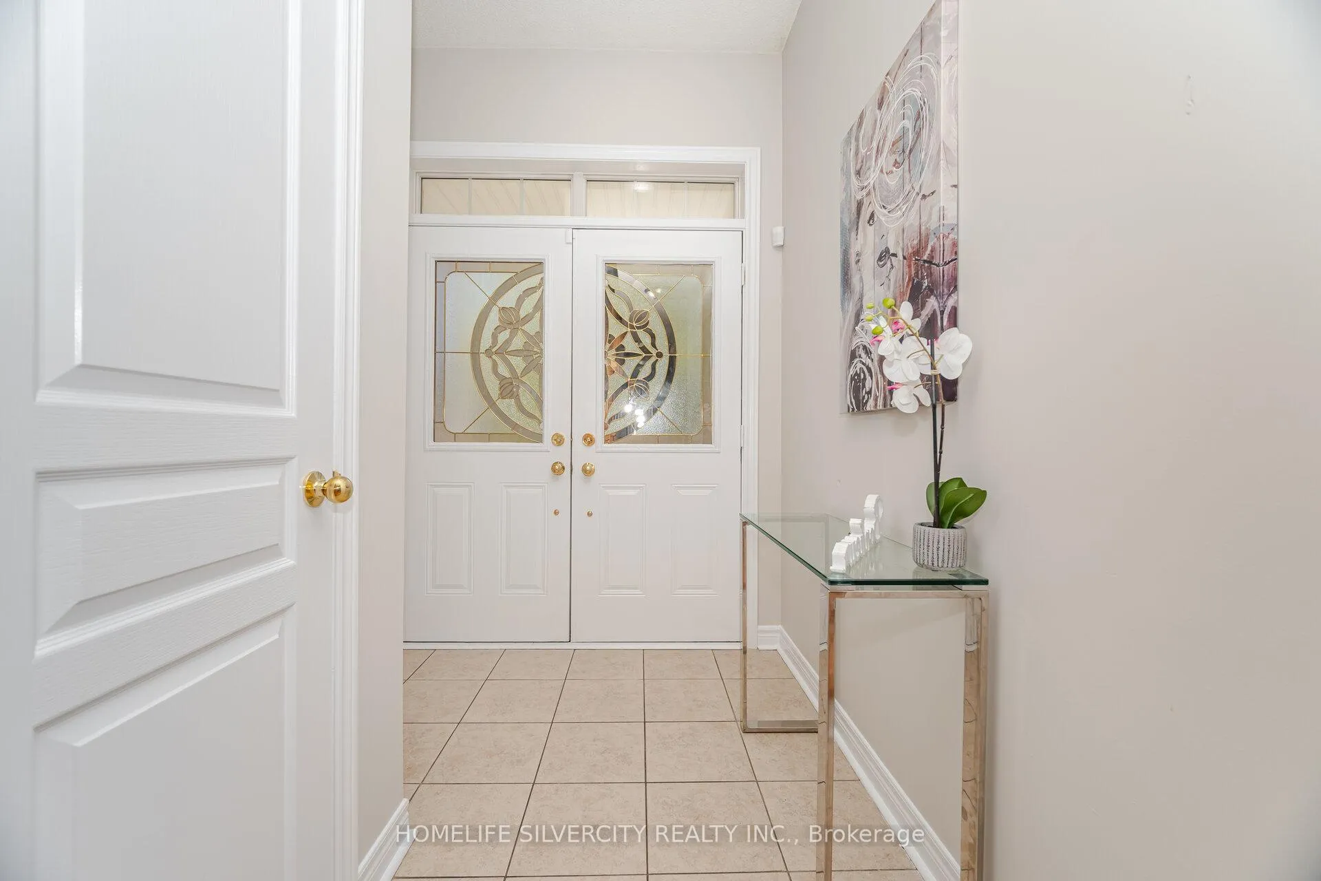 Photo 4 of 105 Aylesbury Drive, Brampton, Northwest Brampton — HOMEH