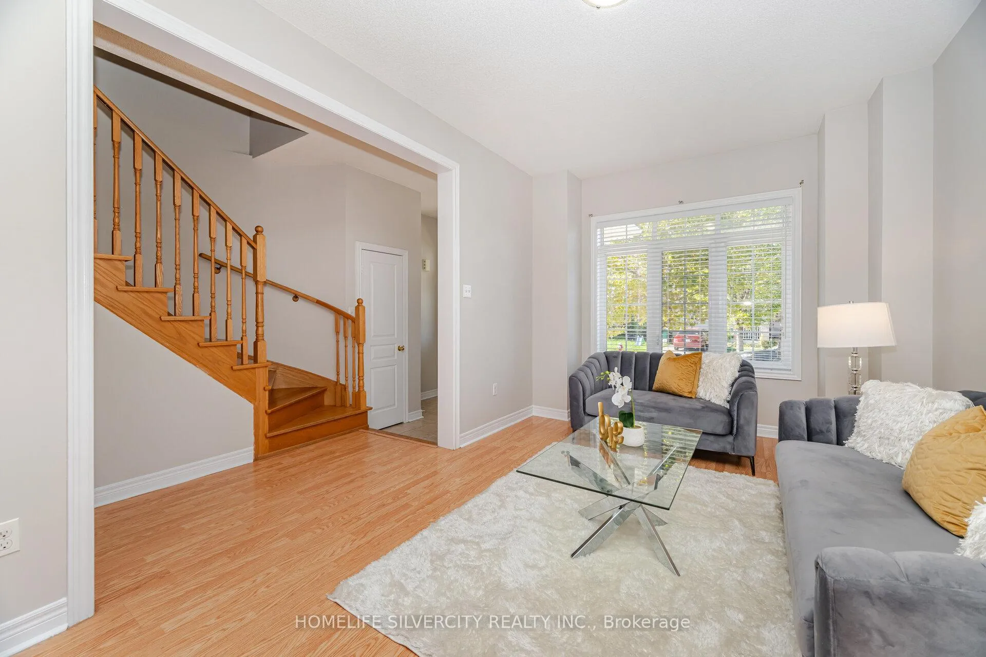 Photo 5 of 105 Aylesbury Drive, Brampton, Northwest Brampton — HOMEH