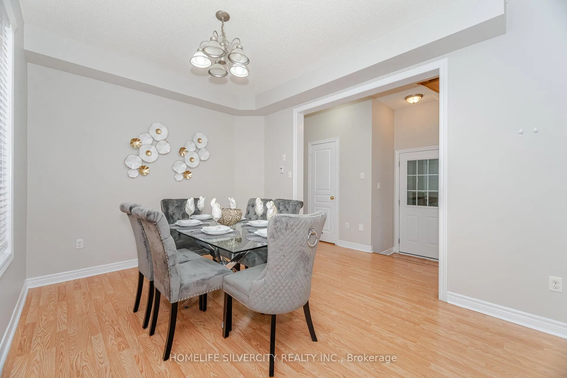 Photo 9 of 105 Aylesbury Drive, Brampton, Northwest Brampton — HOMEH
